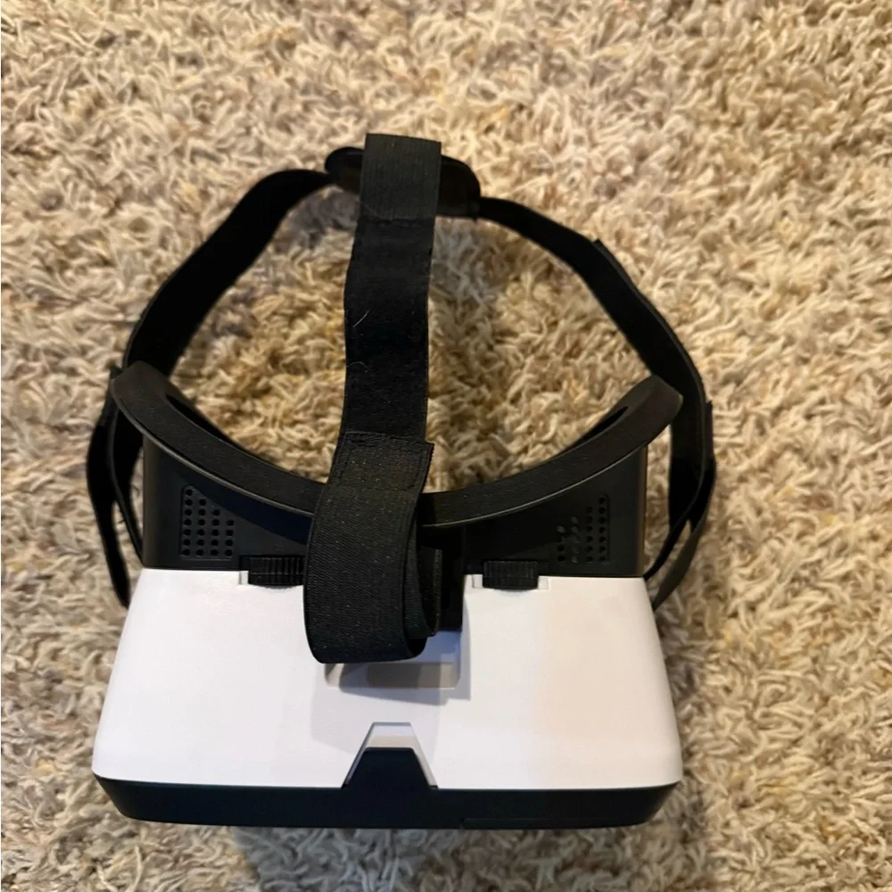 Virtual Reality headset that fits an iPhone